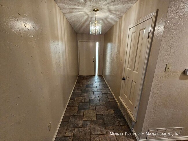 Foto del edificio - 6906 Elmwood Ave