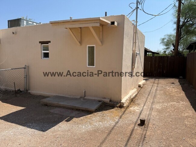 Foto del edificio - Centrally Located Two Bedroom