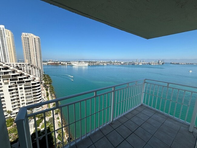 Building Photo - 1010 SW 2nd Ave