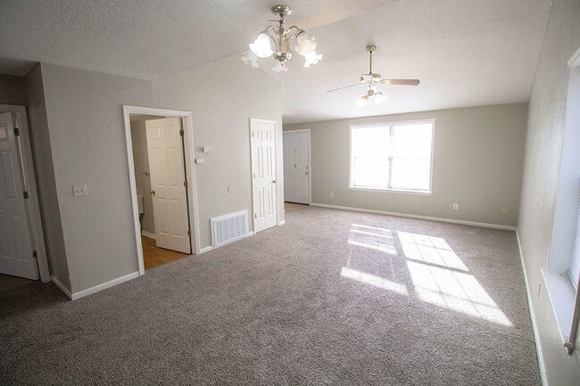 Foto del edificio - 647 Country Squire Ct