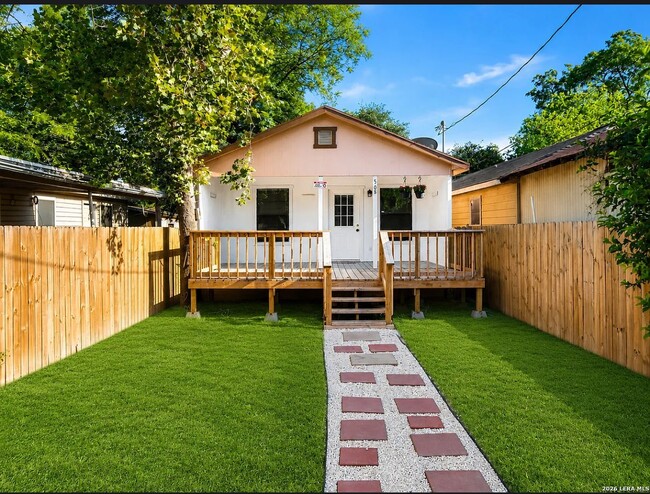 Building Photo - 508 Randall Ave