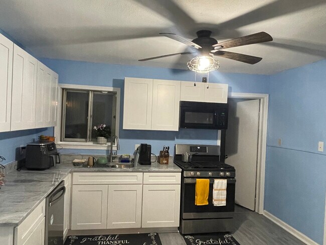 Foto del edificio - 544 Lavender Ln