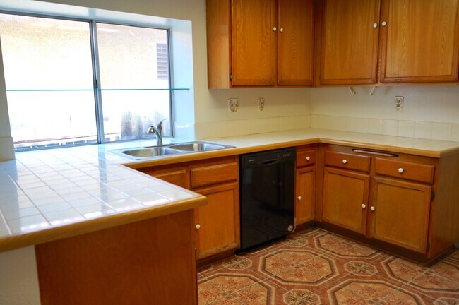 Foto del edificio - Charming 3-Bed, 2.5-Bath Home | 1,800 Sq F...