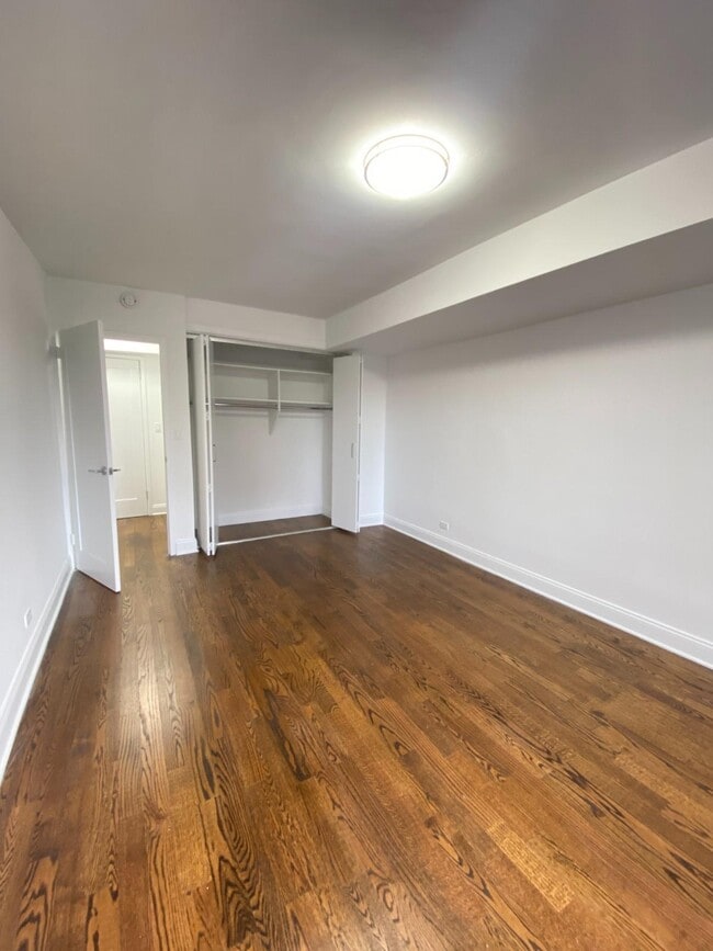 Building Photo - 240 E 82nd St