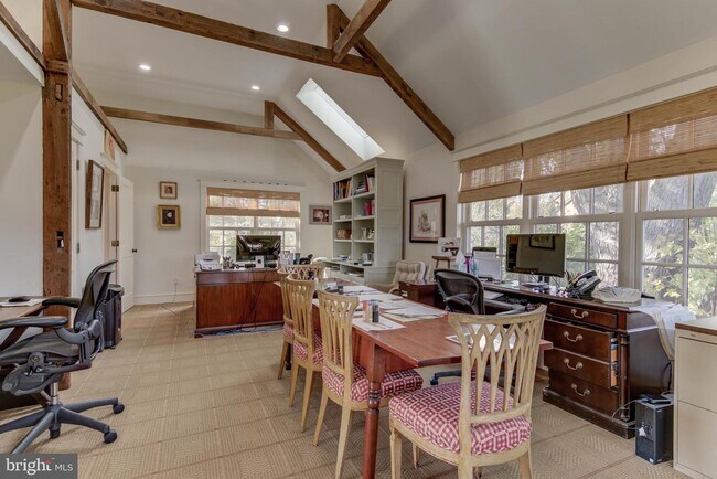 Building Photo - 701 Providence Rd