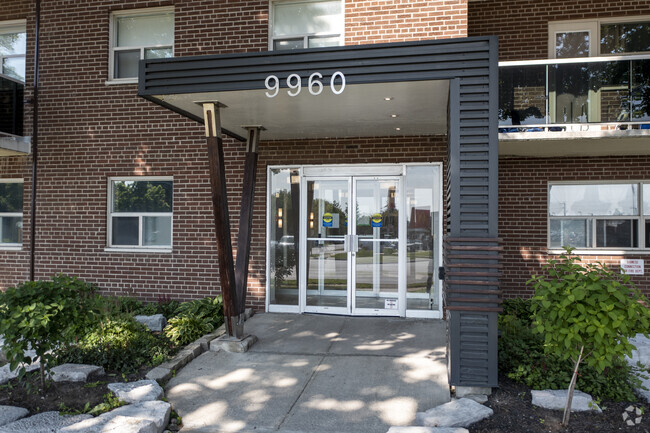 Entrance - Bayview Apartments