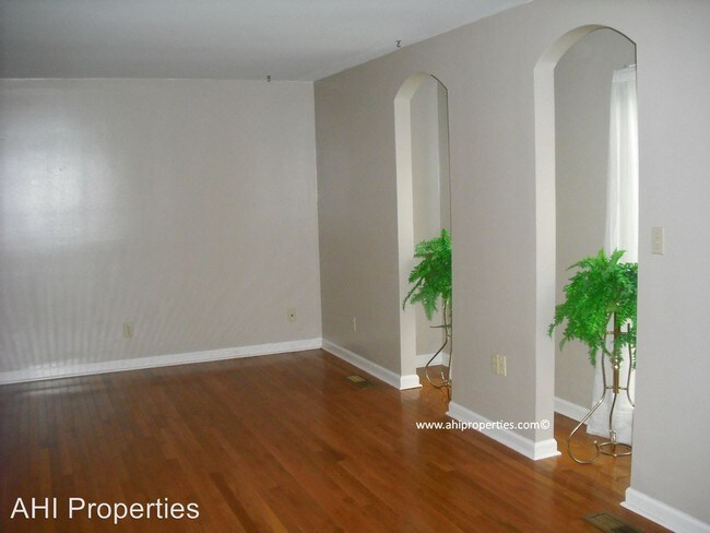 Building Photo - 526 Oneal Dr
