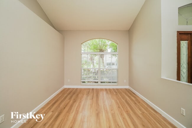 Building Photo - 9312 Pontiac Dr