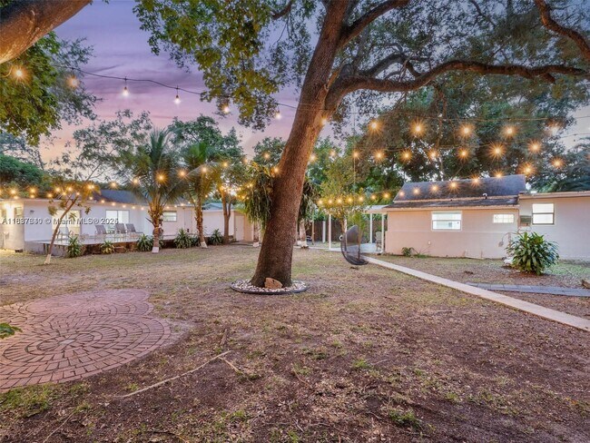 Foto del edificio - 947 NE 149th St
