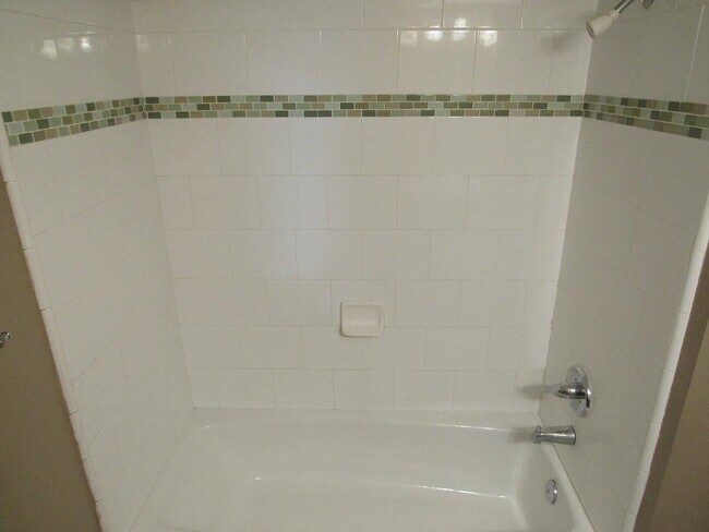 Building Photo - 2600 Brookside Dr