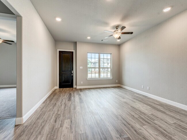 Building Photo - 6552 Iron Horse Blvd