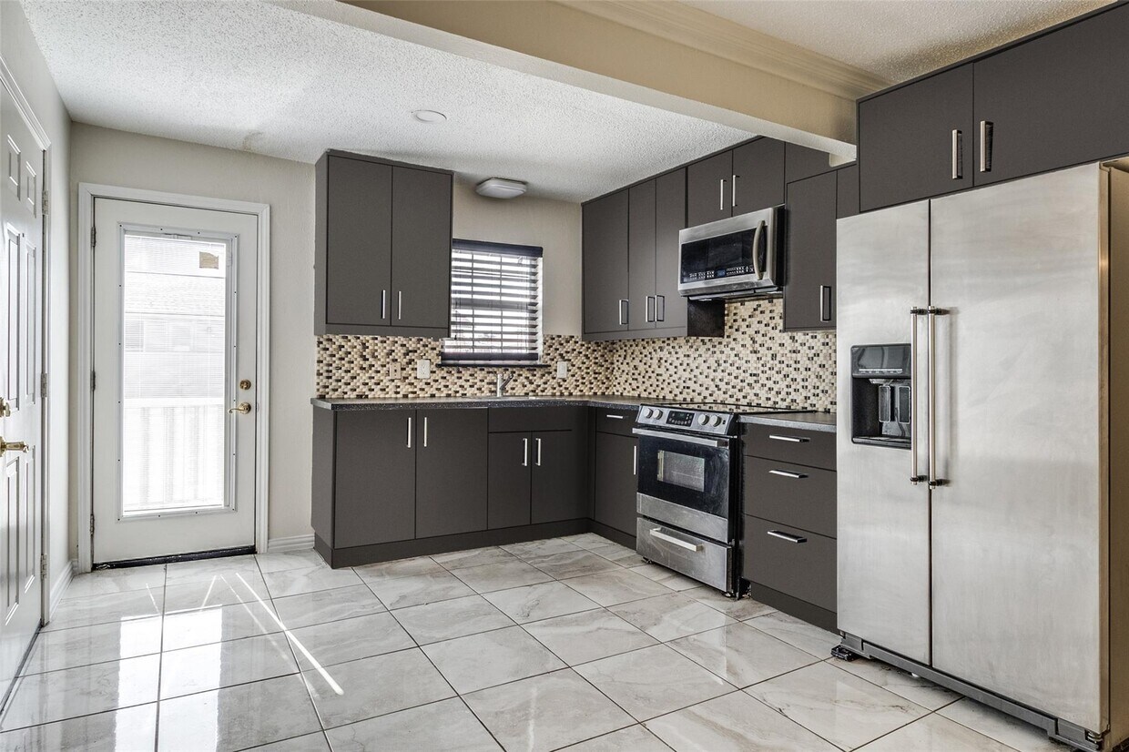 Primary Photo - 5086 Matilda St