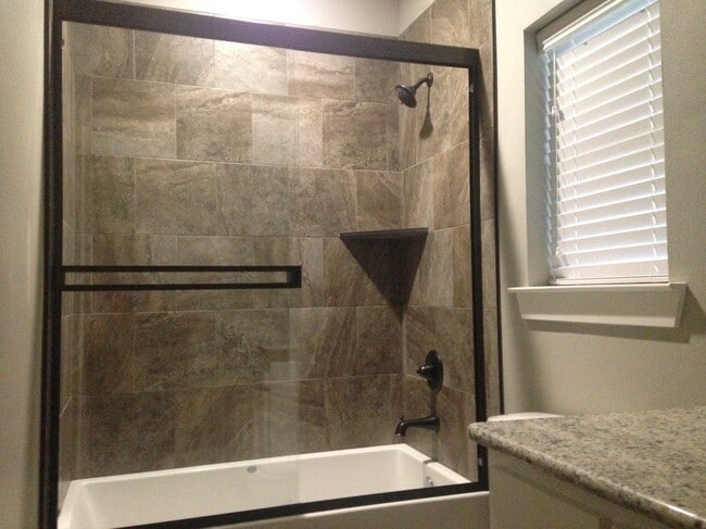 bathroom - 308 Candlewood Cir