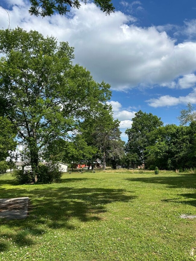 Building Photo - Adorable Chickamauga House