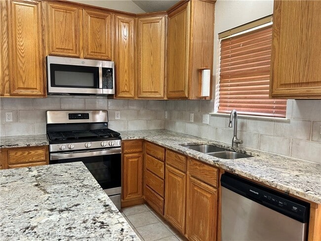 Building Photo - 3619 Vienna Dr