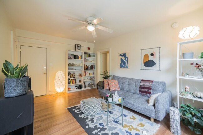 Foto del edificio - 4620 Chester Ave