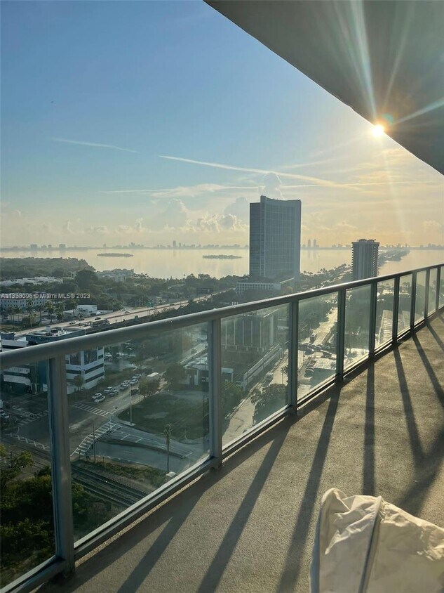 Foto principal - 3470 E Coast Ave