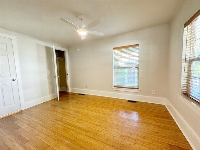 Foto del edificio - 120 N Washington Ave