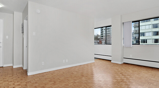 Photo du bâtiment - Pacific Beach Apartments