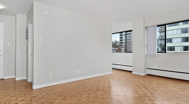Photo du bâtiment - Pacific Beach Apartments