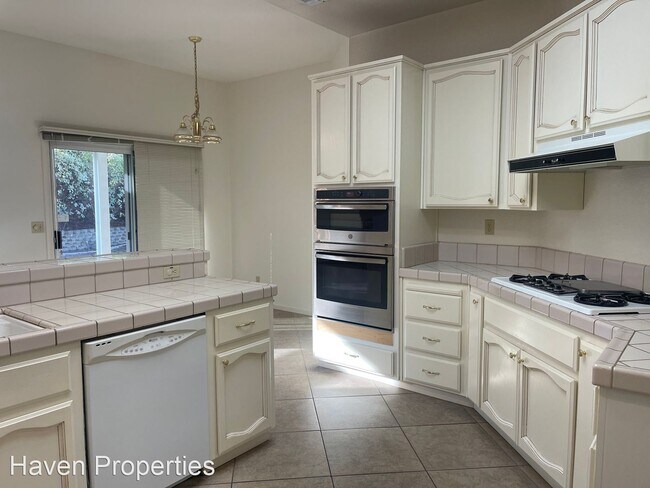 Foto del edificio - 3 br, 2 bath House - 105 Pembury Way