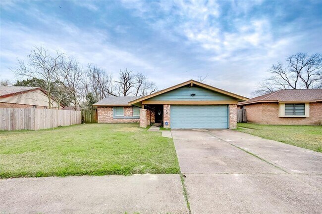 Foto del edificio - 7707 Lawn Wood Ln
