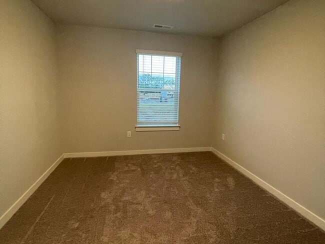 Building Photo - 4 Bedroom Townhome in Murfreesboro