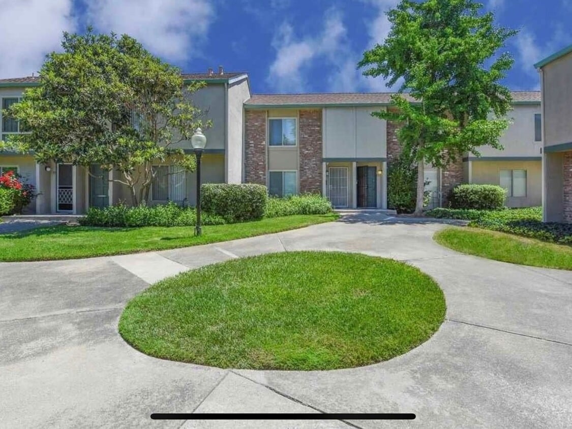 Primary Photo - 2 Bedroom Townhome in Concord