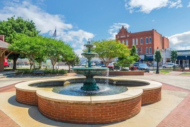 Building Photo - 204 Mill