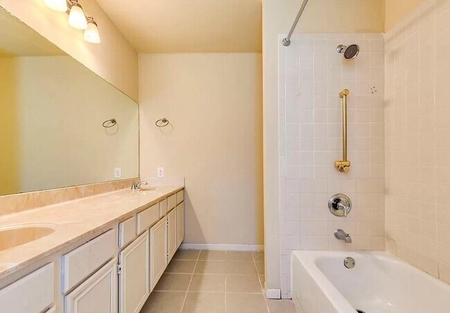 Foto del edificio - 4902 Valley Oak Dr