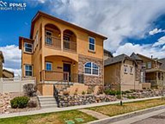 Foto del edificio - Wolf Ranch 4 bd Home in School District 20