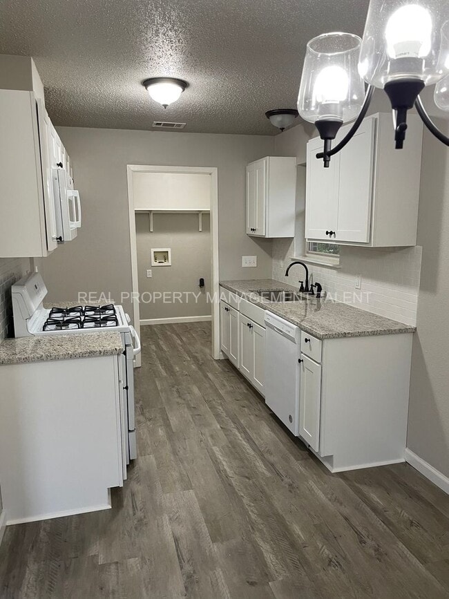 Building Photo - Coming in August!! 3 Bedroom, 2 Bathroom H...