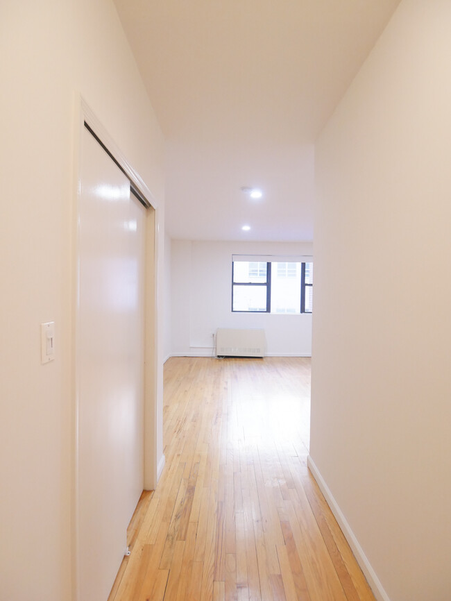 Interior Photo - 228 East 85th Street