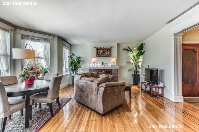 Building Photo - 1031 Beacon St