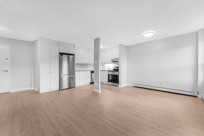 Building Photo - 145 York St