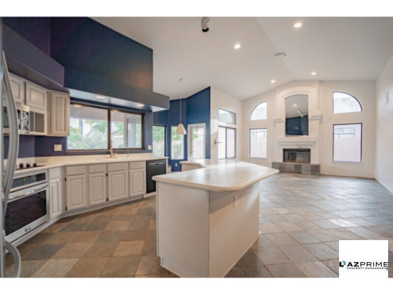 Primary Photo - Here is the Perfect Scottsdale 4/2.5 Famil...