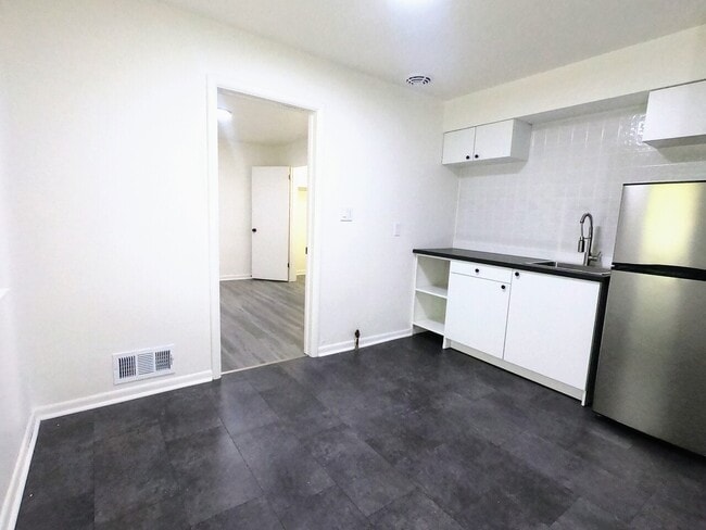 Building Photo - 1001 Garfield