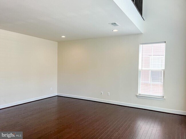 Foto del edificio - 23060 Brooksbank Square