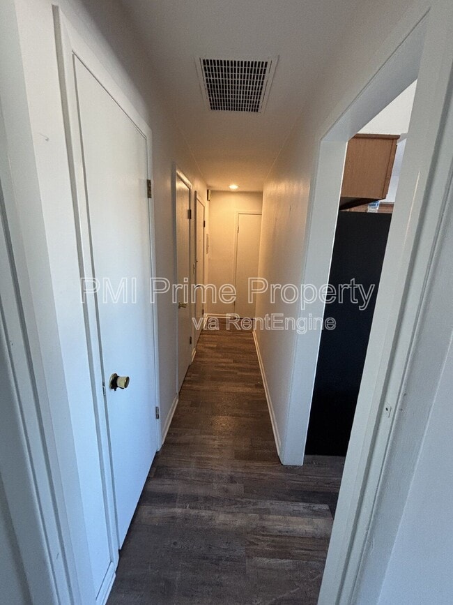 Building Photo - 1571 Morris Ave