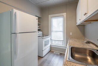 Building Photo - 716 Central St