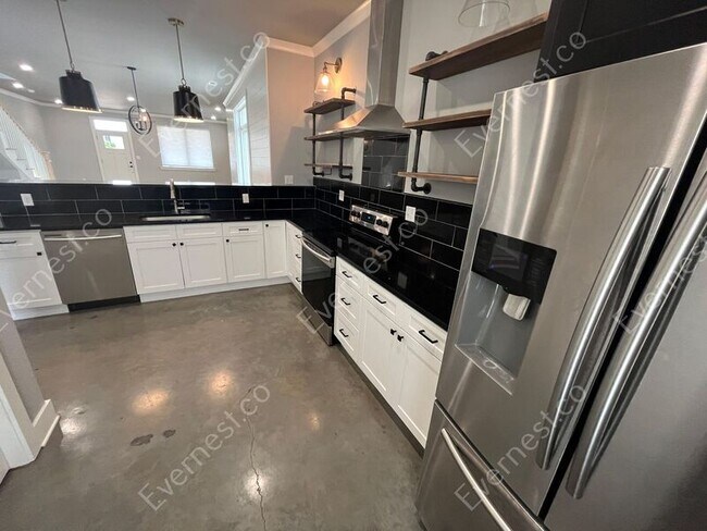Foto del edificio - 1489 Sinclair Ave