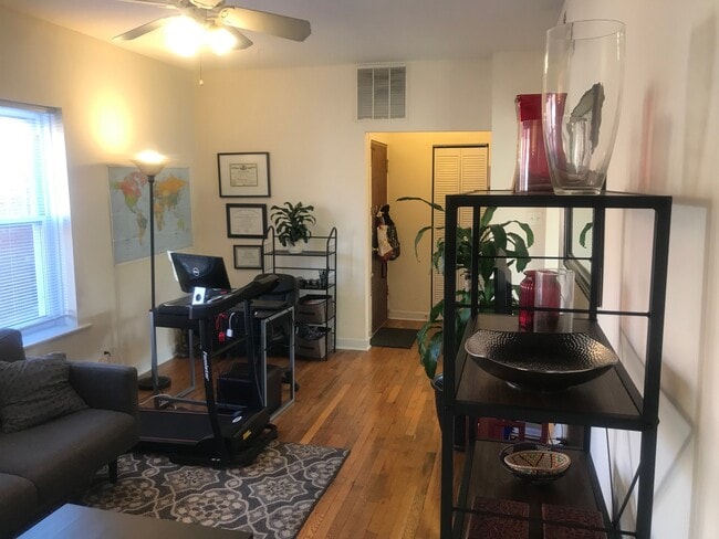 Living, Diff Angle - 3525 N Broadway St