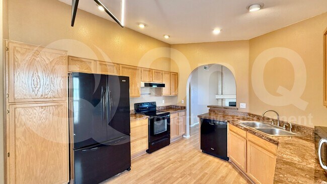 Foto del edificio - 7740 W Julie Dr