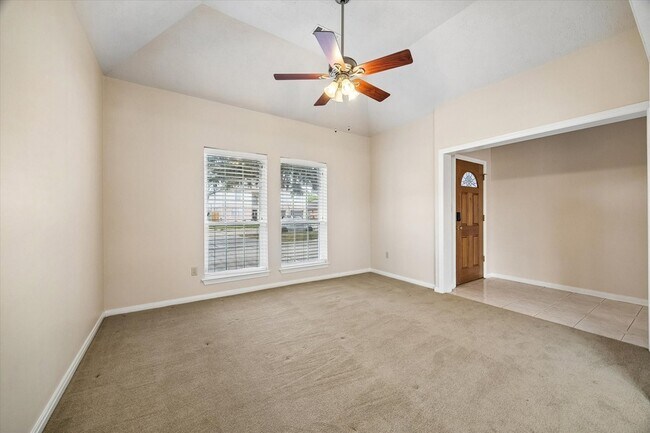 Building Photo - 806 Charles Pl