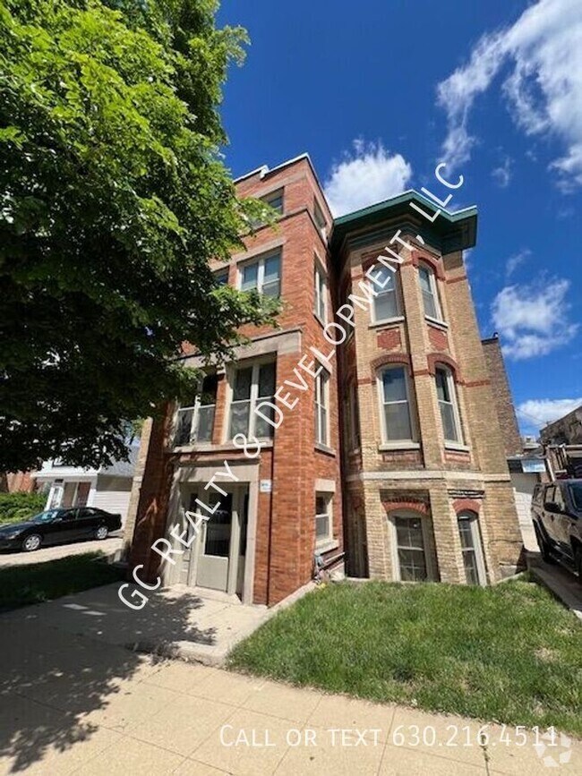 Building Photo - 210-214 Dupage St