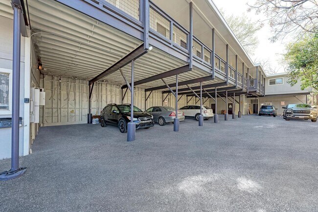 Foto del edificio - For Lease – Fully Furnished Studio Near UT