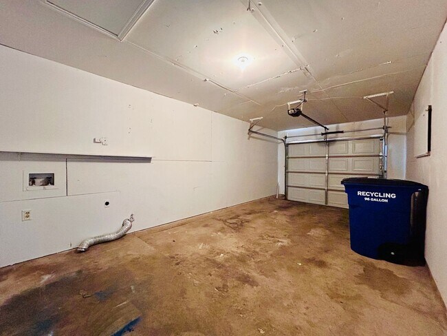 Building Photo - 9221 Kempler Dr