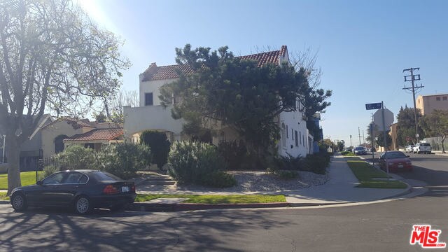 Building Photo - 1858 W 68th St
