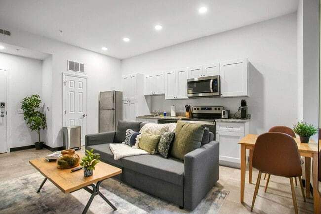 Building Photo - 209 9th St