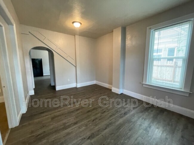 Building Photo - 672 N 200 W